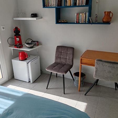 La Revetizon Bed & Breakfast Saint-Pierre-d'Amilly Exterior foto