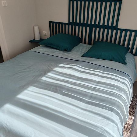 La Revetizon Bed & Breakfast Saint-Pierre-d'Amilly Exterior foto